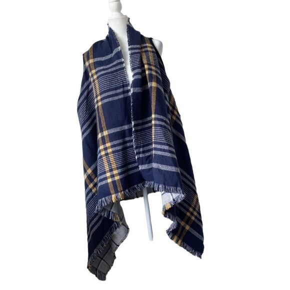 Steve Madden Blue and Gray Plaid Cape Reversible OS NWT - Picture 1 of 14